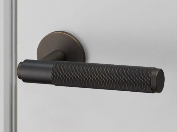 Дверные ручки бронза