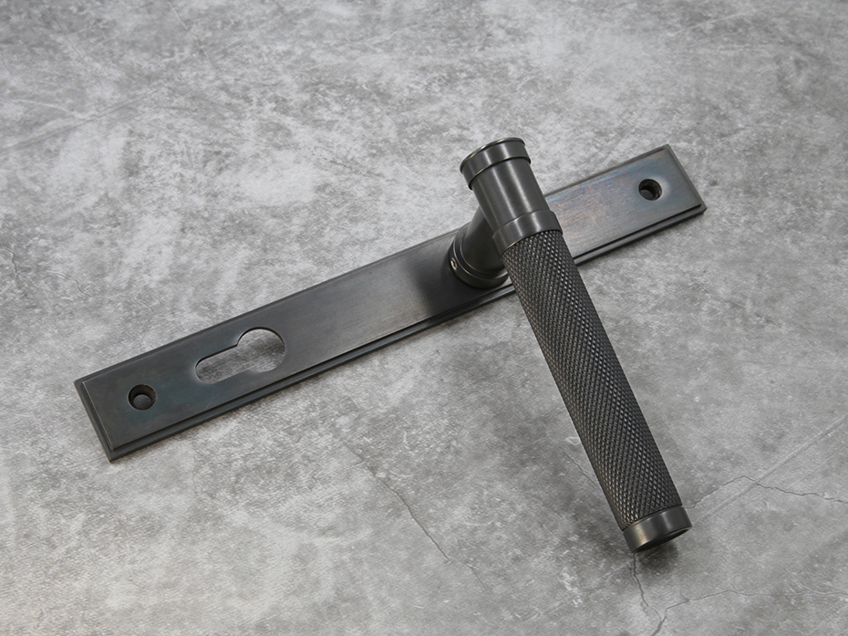 Ручка для балконной двери на узкой планке Frank Allart 7748G0259 чернёная латунь с полировкой