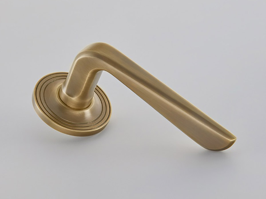 Дверная ручка на розетке Croft Celeste 7220COV57C античная латунь