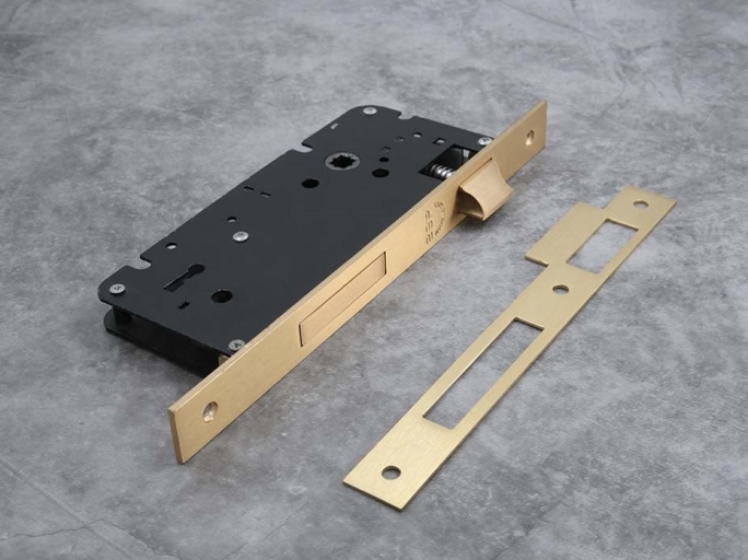 Замок дверной SAB под ключ буратино 022609040 матовая латунь