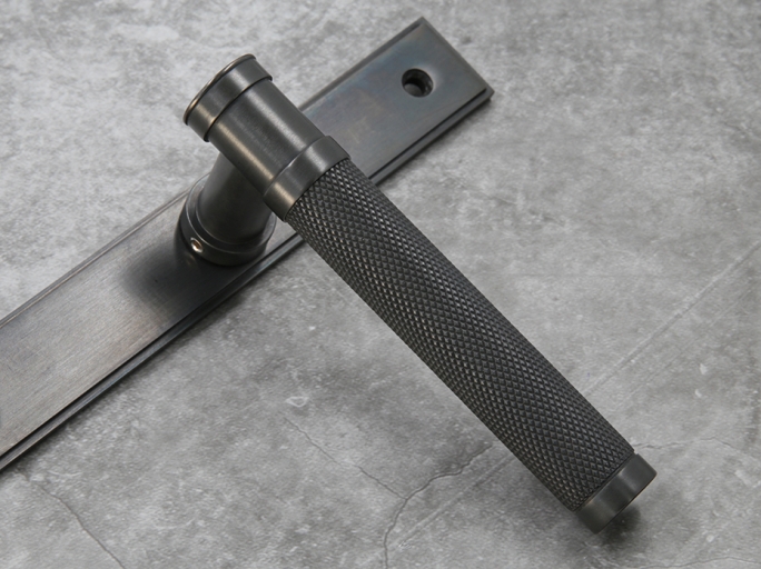 Ручка для балконной двери на узкой планке Frank Allart 7748G0259 чернёная латунь с полировкой