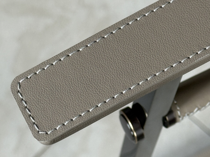 Напольная вешалка для одежды FURNITEK FG-095 из латуни и натуральной кожи чернёная латунь с полировкой